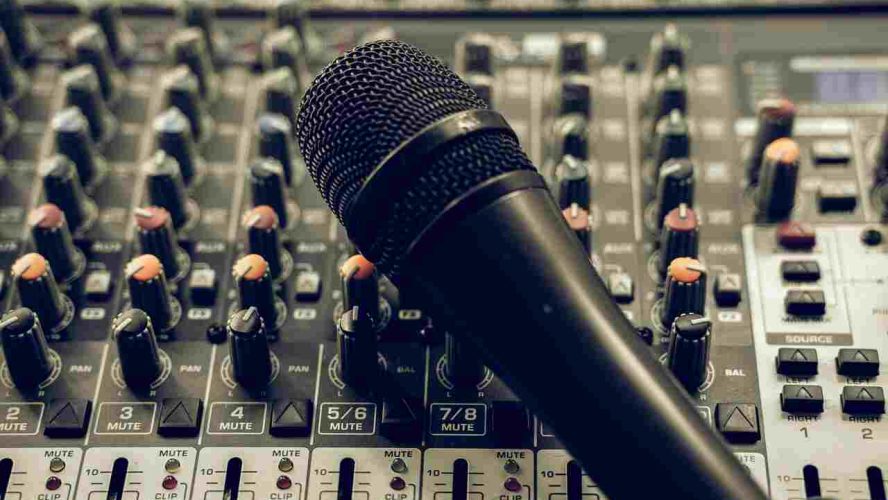 Qual melhor som ambiente para montar em casa?