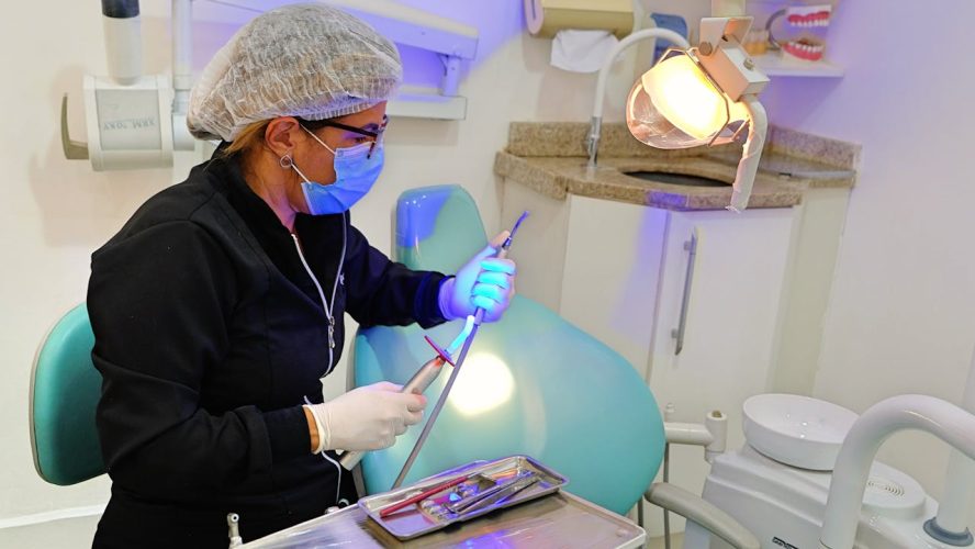 Planejamento e sorriso no rosto: saiba como financiar faculdade de Odontologia