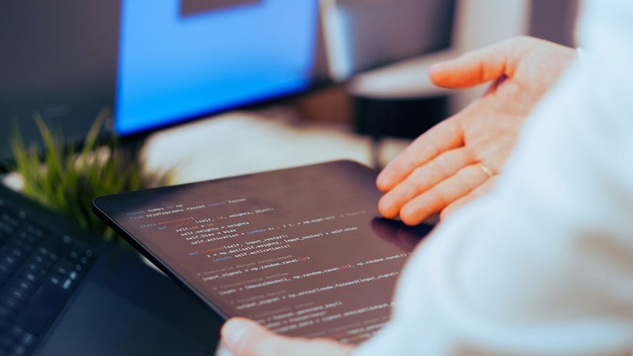 Como reduzir erros na produção com ajuda de tecnologia: estratégias práticas e ferramentas essenciais