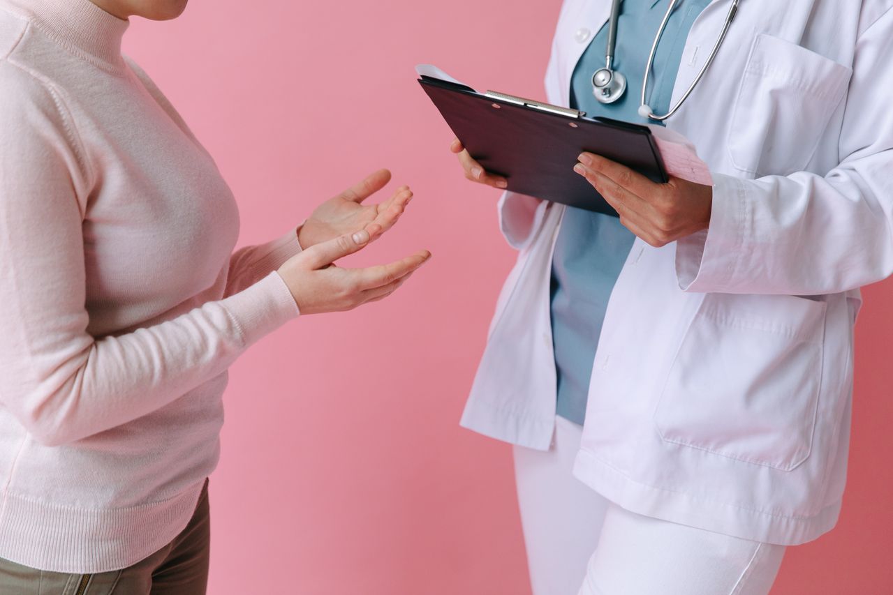 Como funciona a avaliação de pacientes que apresentam sintomas relacionados à queda hormonal