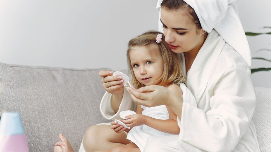 Como proteger a pele infantil durante o verão e os dias mais quentes